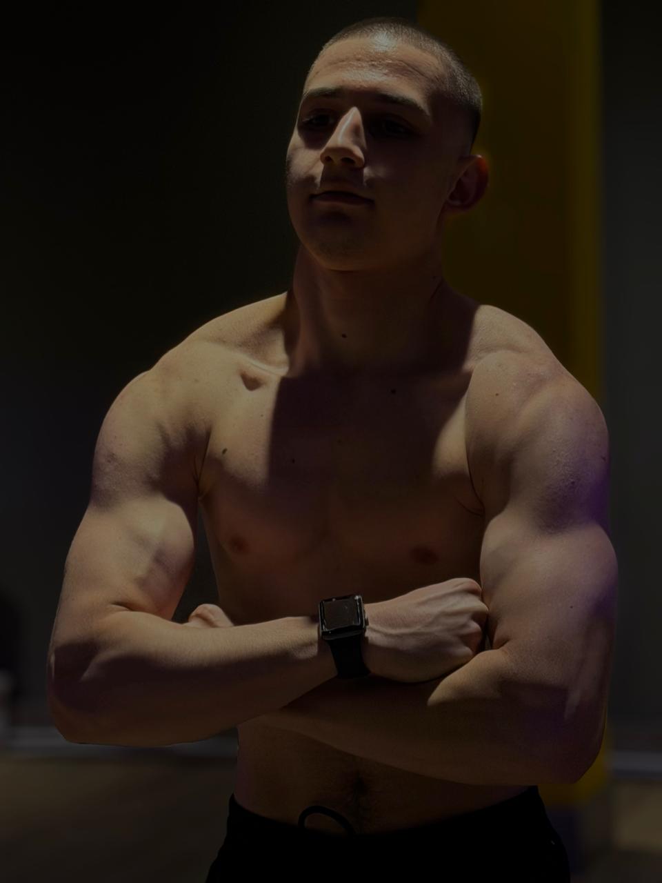 Эмиль Мигачев : тренер Champion Fitness Бухар Жырау 25/1